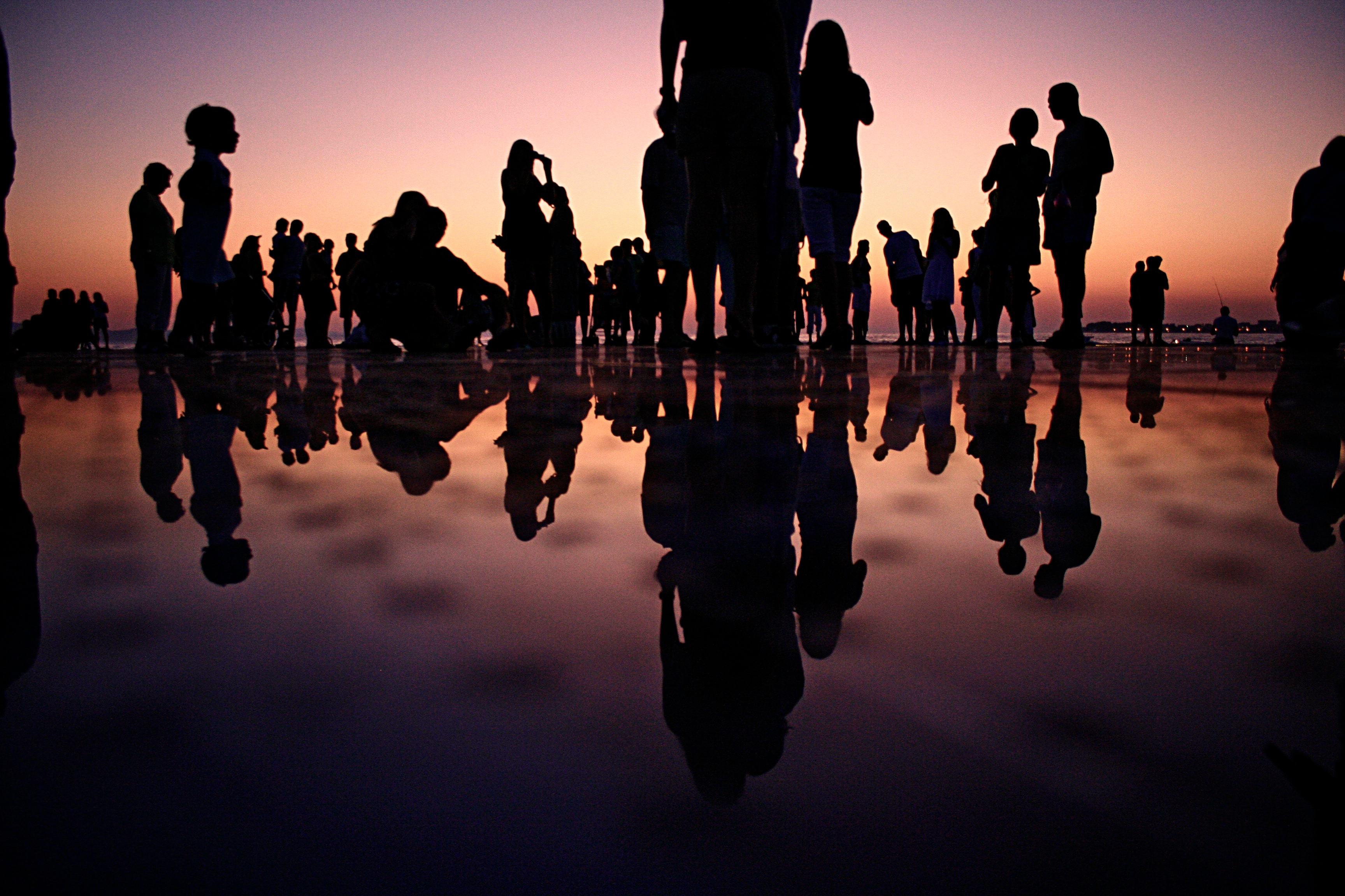 silhouette light woman sunset crowd evening 28496 pxhere.com1